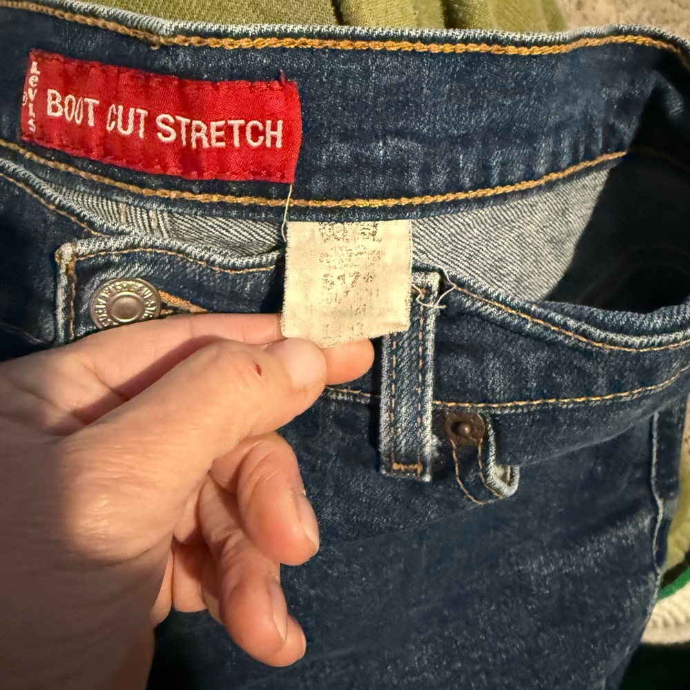 Vintage Levi’s Women’s 517 Stretch Bootcut Jeans Dark Wash / Short Length - Picture 8 of 10